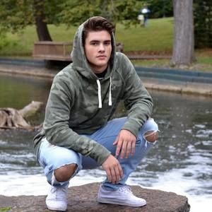 Meet your Posher, Devin